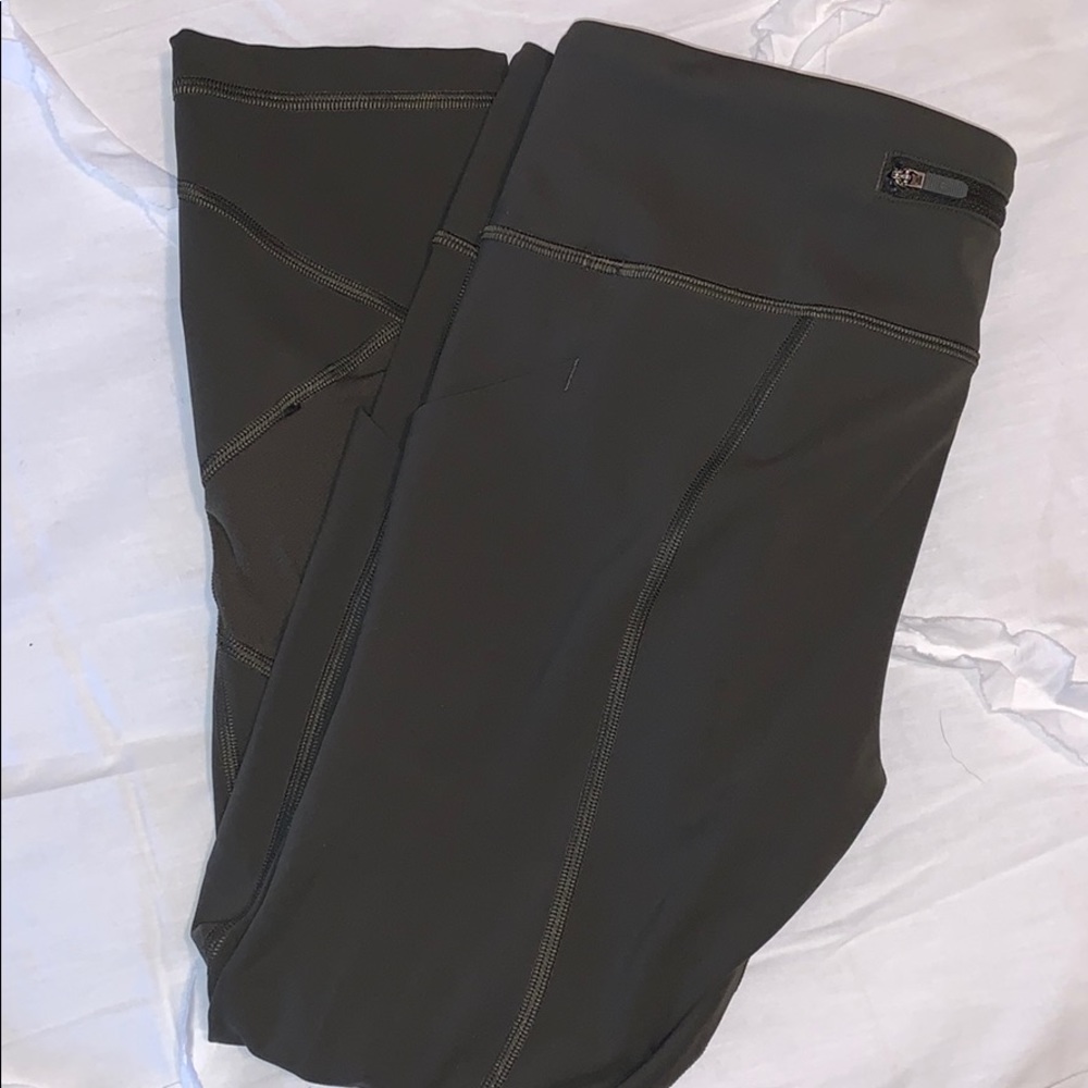 Lululemon dark green cropped leggings